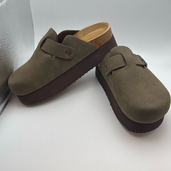 CUSHIONAIRE Women's Cork Footbed Platform Clog SIZE 6 OLIVE - Picture 5 of 7